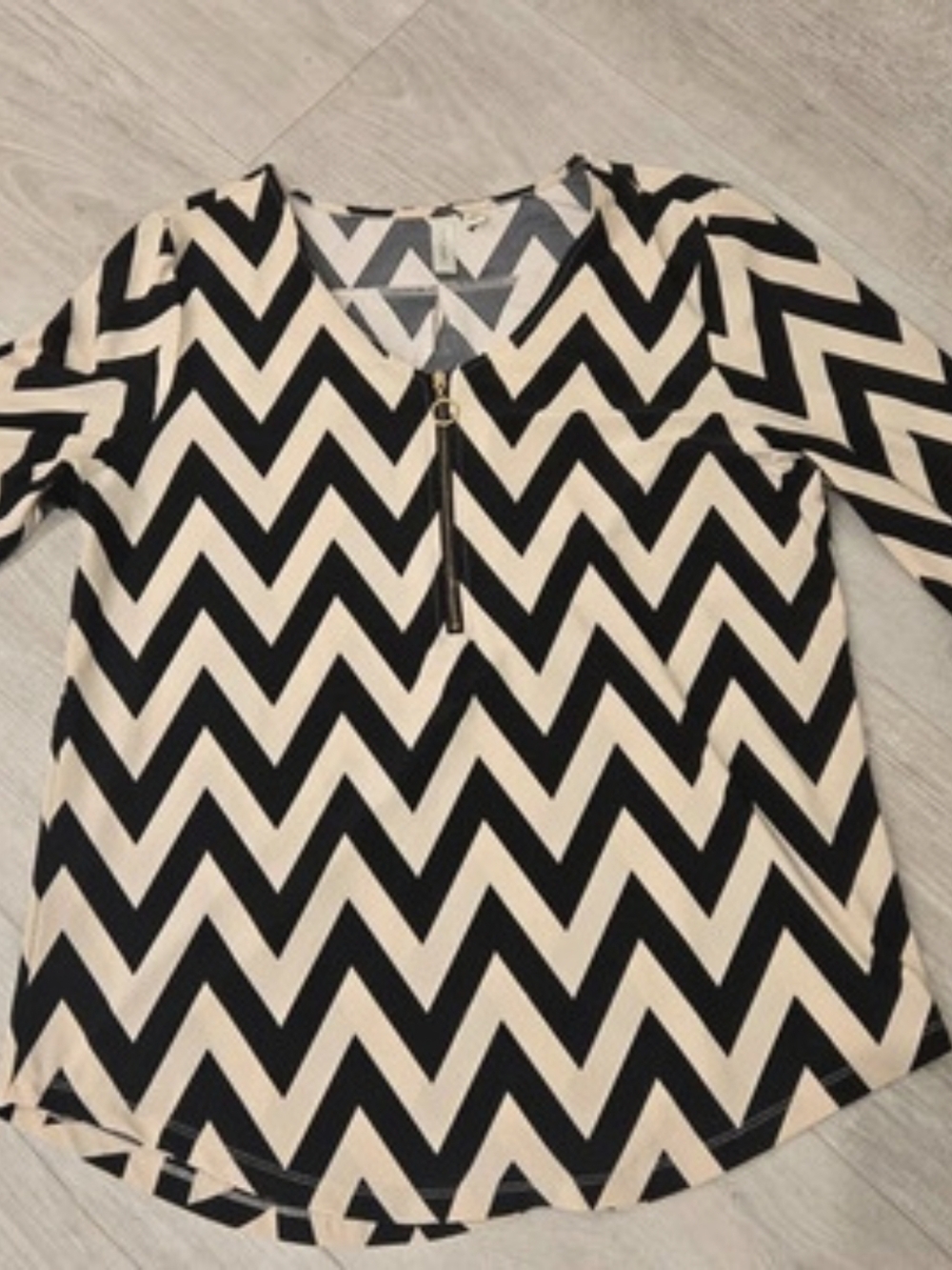 TACERA Geometric Long Sleeve Blouse in Black & Beige Size Medium